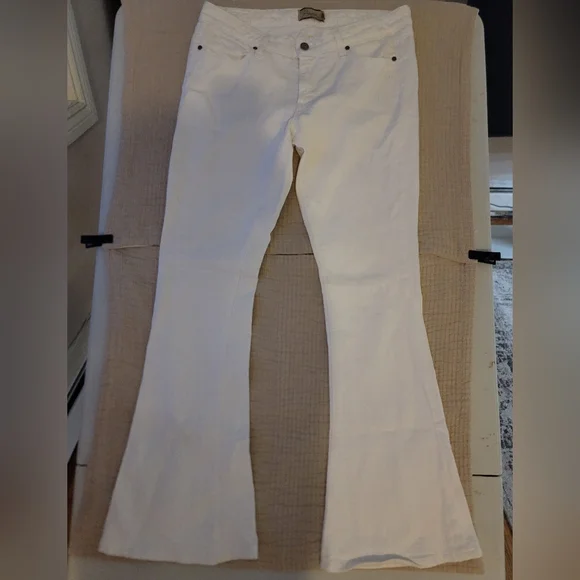 Paige Petite Premium Denim Women's White Flared Jeans EUC Cotton Retro Sz 30 - Picture 1 of 7
